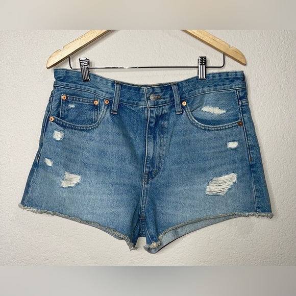 Madewell *NWT Relaxed Denim Shorts in Renfield Wash: Destructed
Edition Size 29 - Picture 4 of 11